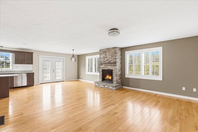 10 Jonathan Ln, Wareham, MA 02571