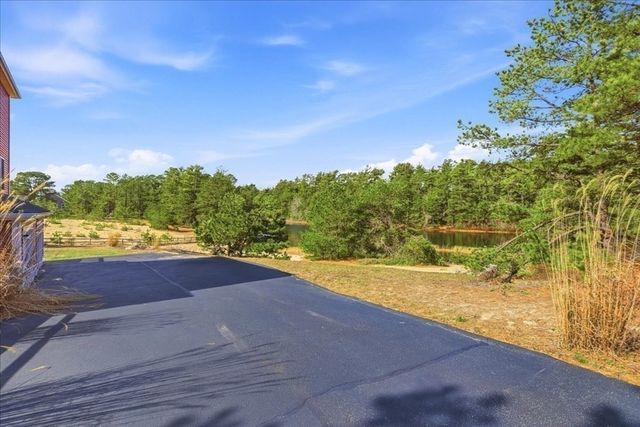 10 Jonathan Ln, Wareham, MA 02571