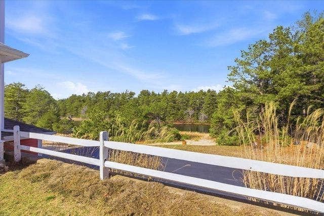 10 Jonathan Ln, Wareham, MA 02571