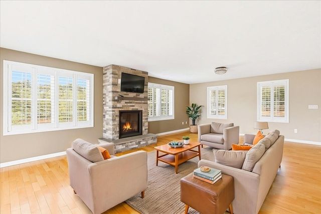 10 Jonathan Ln, Wareham, MA 02571