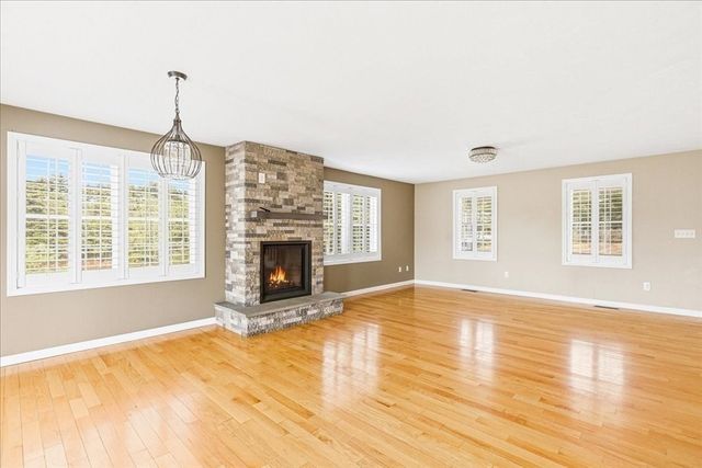 10 Jonathan Ln, Wareham, MA 02571