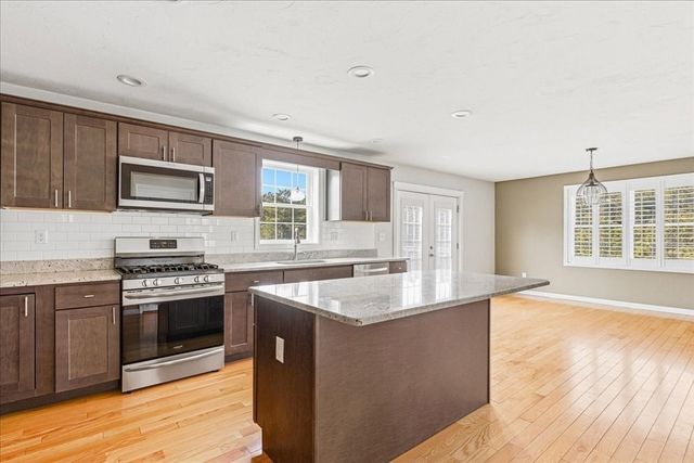 10 Jonathan Ln, Wareham, MA 02571