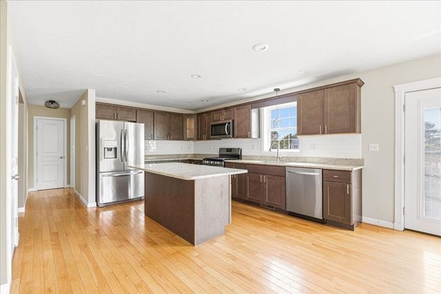 10 Jonathan Ln, Wareham, MA 02571