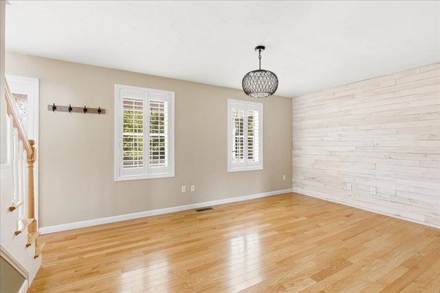 10 Jonathan Ln, Wareham, MA 02571