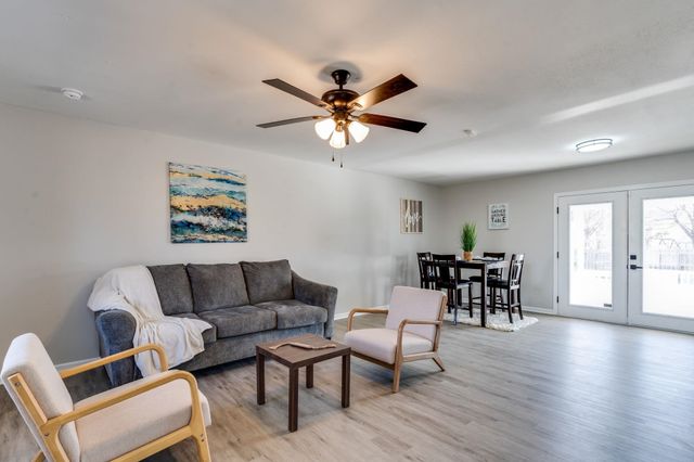 354 Apple Ln, Haysville, KS 67060