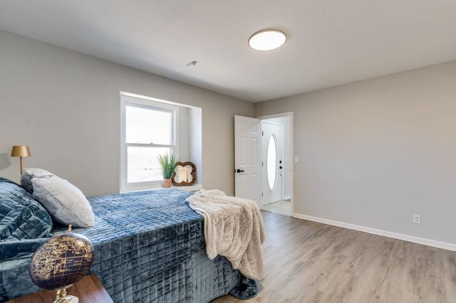 354 Apple Ln, Haysville, KS 67060