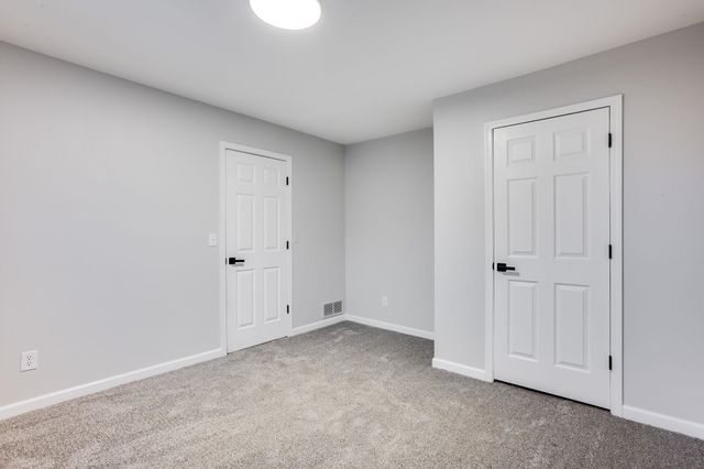 354 Apple Ln, Haysville, KS 67060