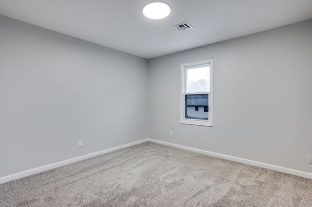 354 Apple Ln, Haysville, KS 67060