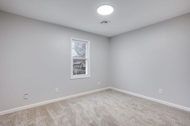 354 Apple Ln, Haysville, KS 67060