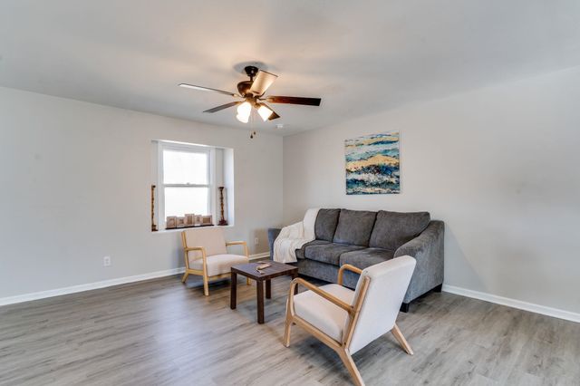 354 Apple Ln, Haysville, KS 67060