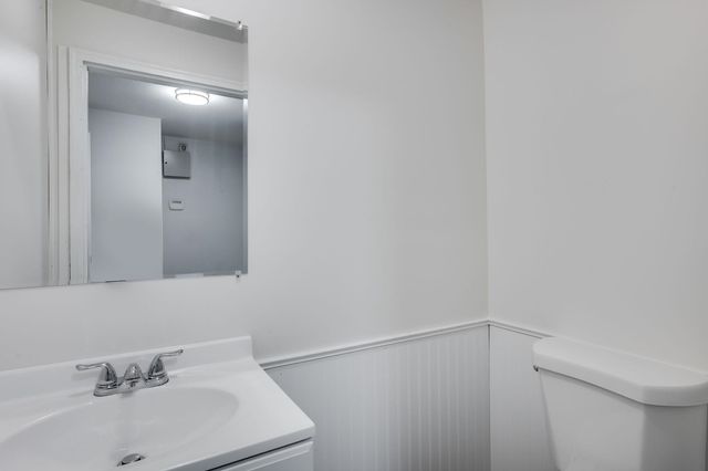 354 Apple Ln, Haysville, KS 67060
