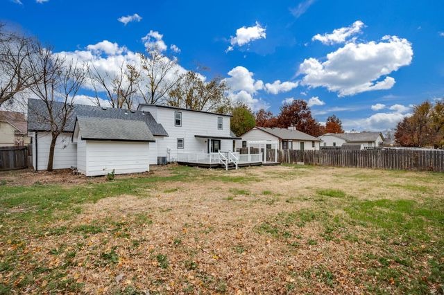 354 Apple Ln, Haysville, KS 67060