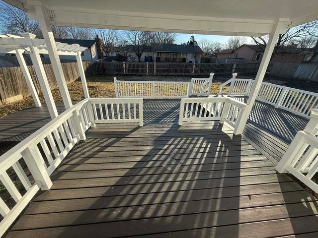 354 Apple Ln, Haysville, KS 67060