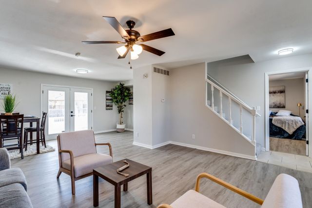 354 Apple Ln, Haysville, KS 67060