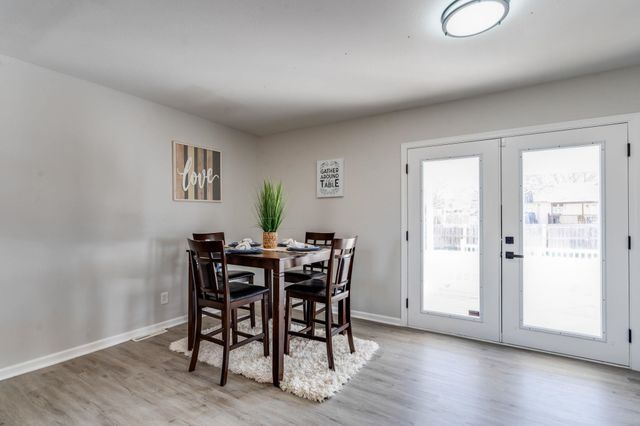 354 Apple Ln, Haysville, KS 67060