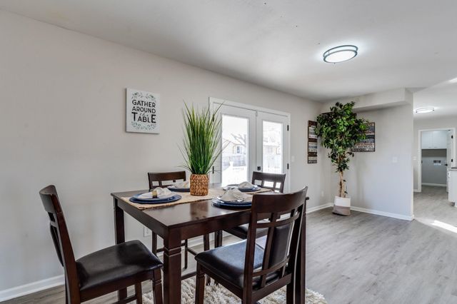 354 Apple Ln, Haysville, KS 67060