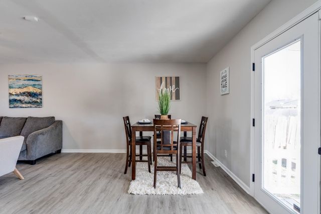 354 Apple Ln, Haysville, KS 67060