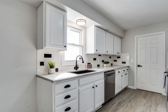 354 Apple Ln, Haysville, KS 67060