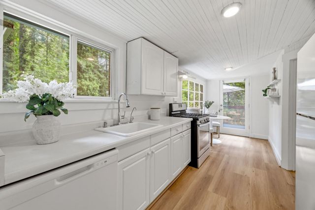 4 Glen Alpine Avenue, Mount Hermon, CA 95041