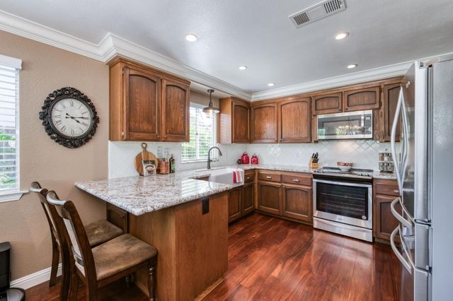 2051 Los Altos Avenue, Clovis, CA 93611