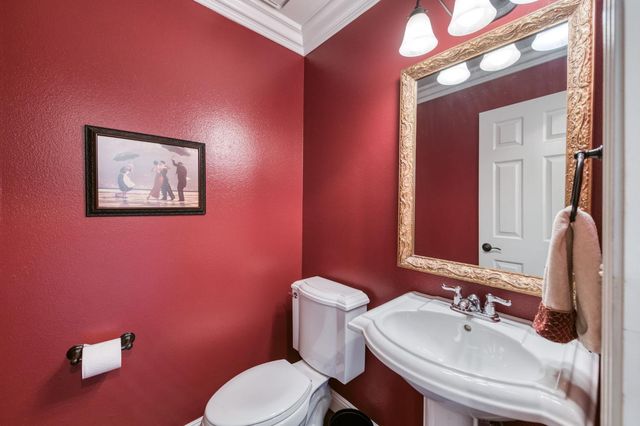 2051 Los Altos Avenue, Clovis, CA 93611