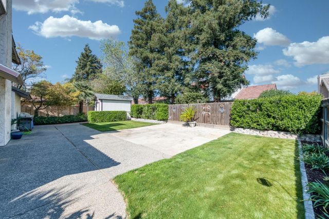 2051 Los Altos Avenue, Clovis, CA 93611