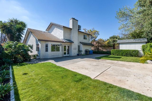 2051 Los Altos Avenue, Clovis, CA 93611