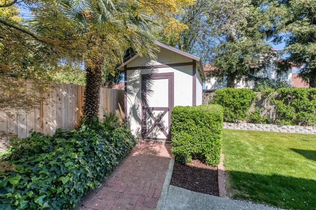 2051 Los Altos Avenue, Clovis, CA 93611