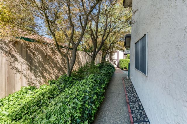 2051 Los Altos Avenue, Clovis, CA 93611