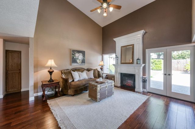 2051 Los Altos Avenue, Clovis, CA 93611