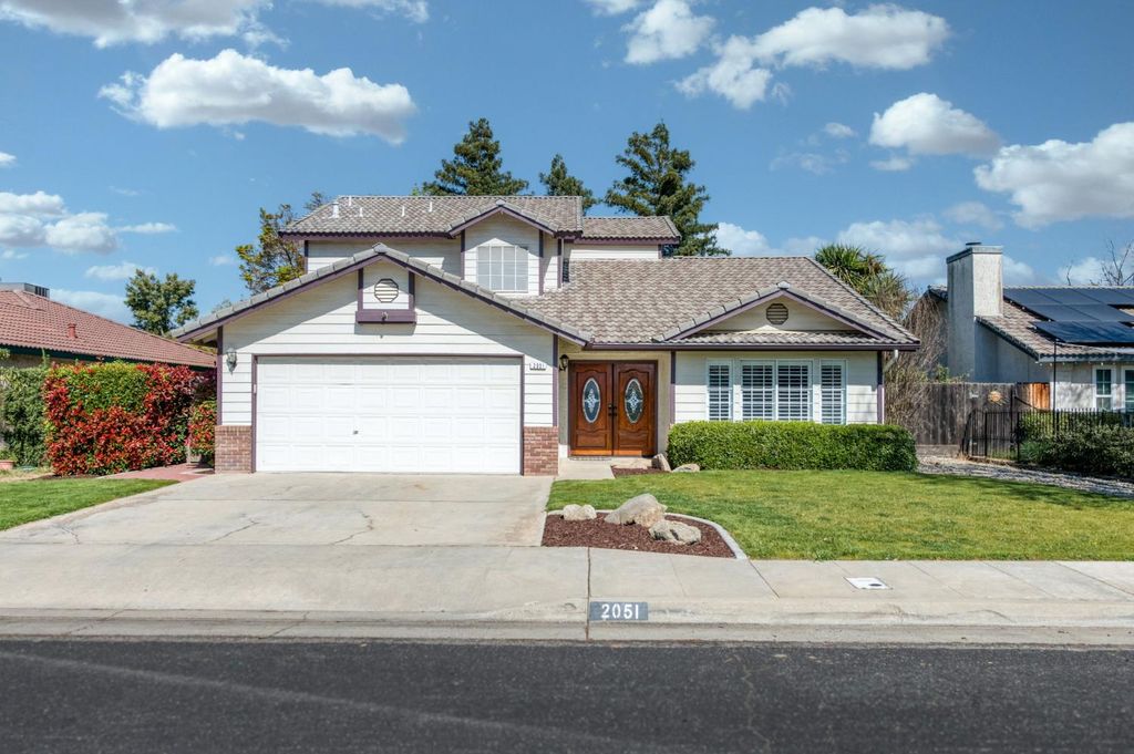 Image 1 of property listing at 2051 Los Altos Avenue, Clovis, CA 93611