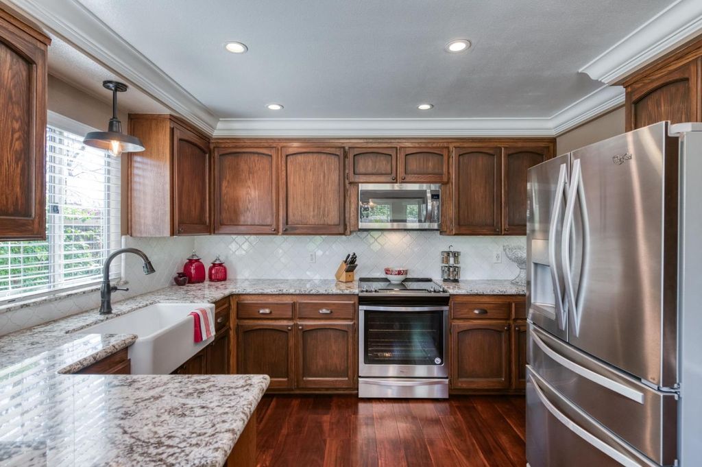 Image 12 of property listing at 2051 Los Altos Avenue, Clovis, CA 93611