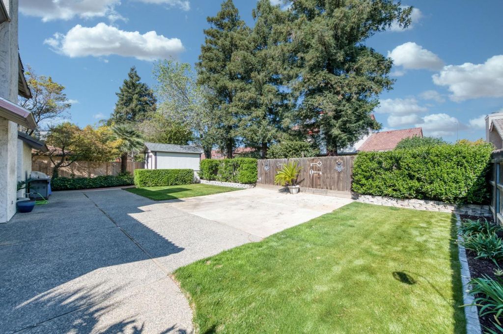 Image 27 of property listing at 2051 Los Altos Avenue, Clovis, CA 93611