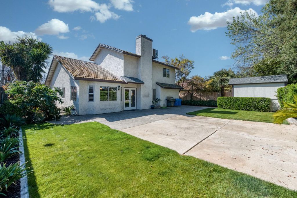 Image 34 of property listing at 2051 Los Altos Avenue, Clovis, CA 93611