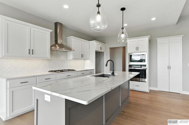 11002 S 101st Street, Papillion, NE 68046