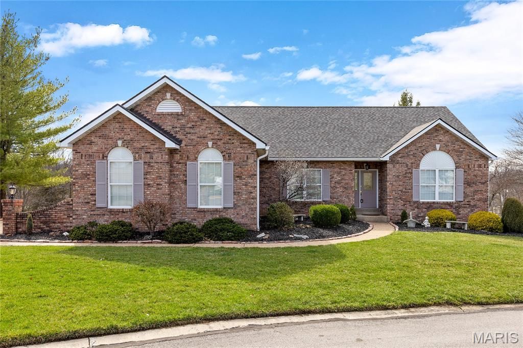 233 Greenburn Drive 10, Weldon Spring, MO 63304
