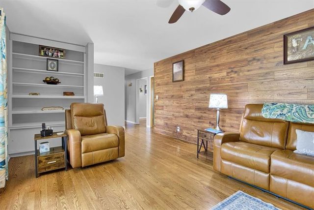 602 Pierson Street, Excelsior Springs, MO 64024