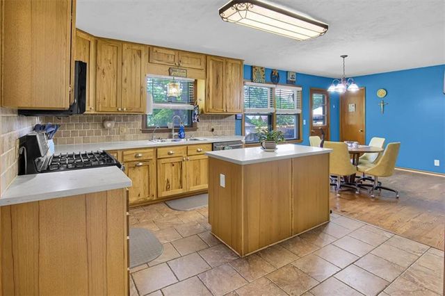 602 Pierson Street, Excelsior Springs, MO 64024