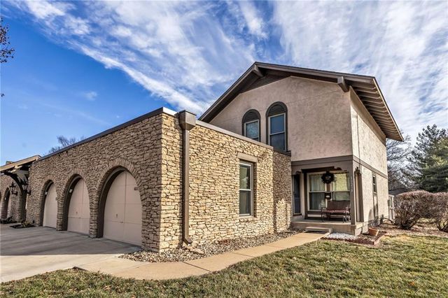 10239 Robinson Street, Overland Park, KS 66212