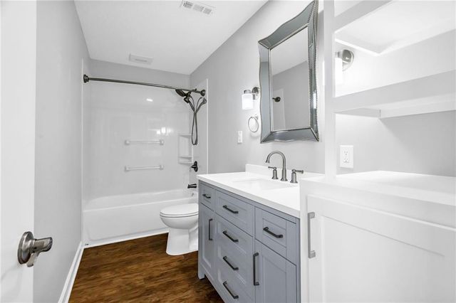 10239 Robinson Street, Overland Park, KS 66212