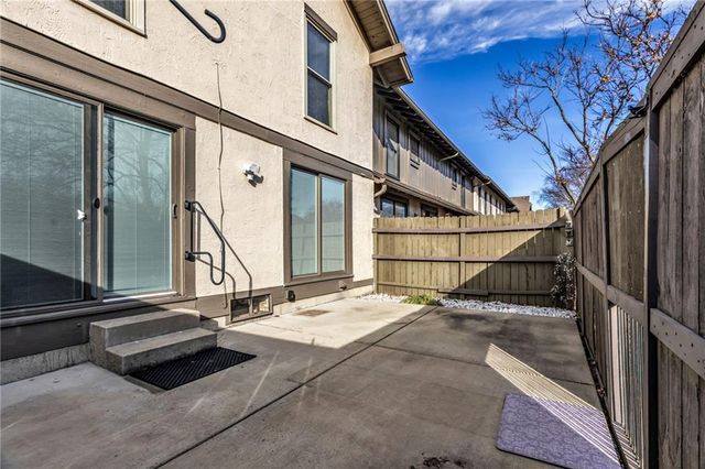 10239 Robinson Street, Overland Park, KS 66212