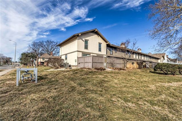 10239 Robinson Street, Overland Park, KS 66212