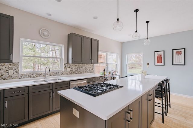 35 Skyline Drive, Moreland Hills, OH 44022