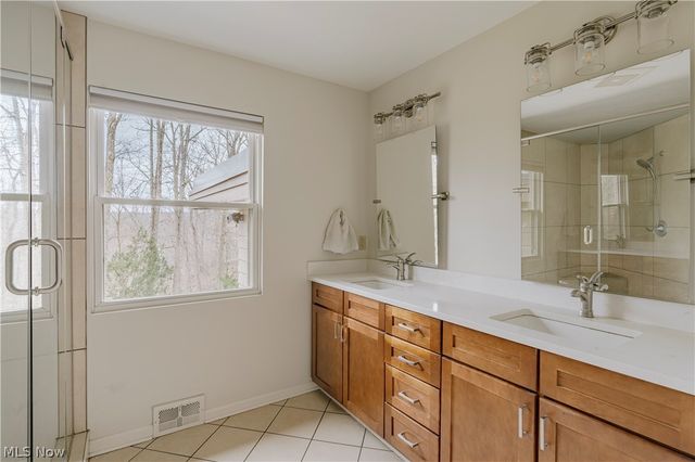 35 Skyline Drive, Moreland Hills, OH 44022