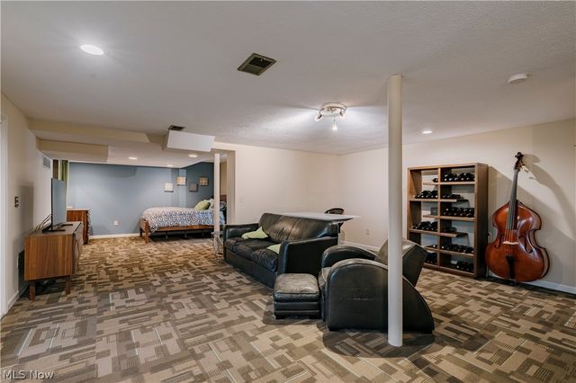 35 Skyline Drive, Moreland Hills, OH 44022