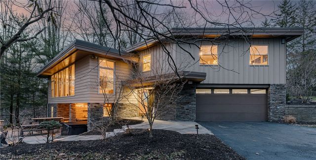 35 Skyline Drive, Moreland Hills, OH 44022