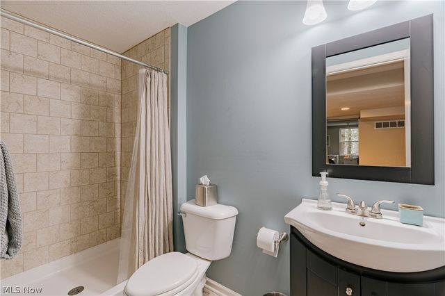 35 Skyline Drive, Moreland Hills, OH 44022