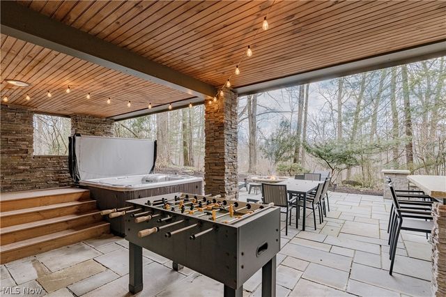 35 Skyline Drive, Moreland Hills, OH 44022