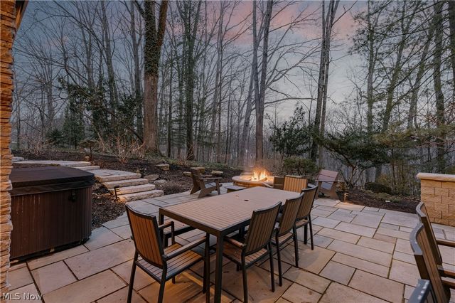 35 Skyline Drive, Moreland Hills, OH 44022