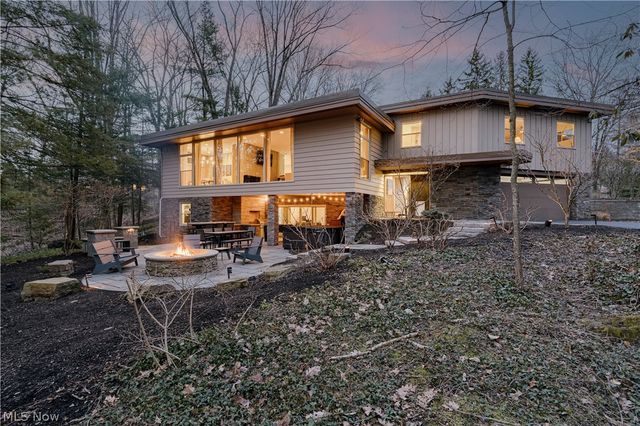 35 Skyline Drive, Moreland Hills, OH 44022